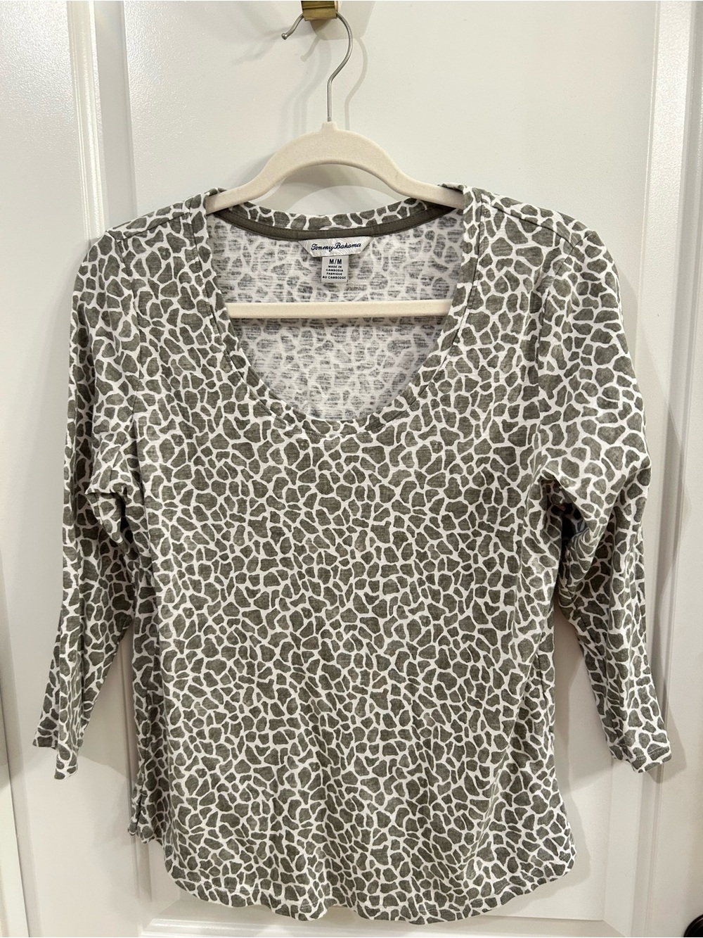 Tommy Bahama White and Gray Animal-Print Long Sleeve Tee